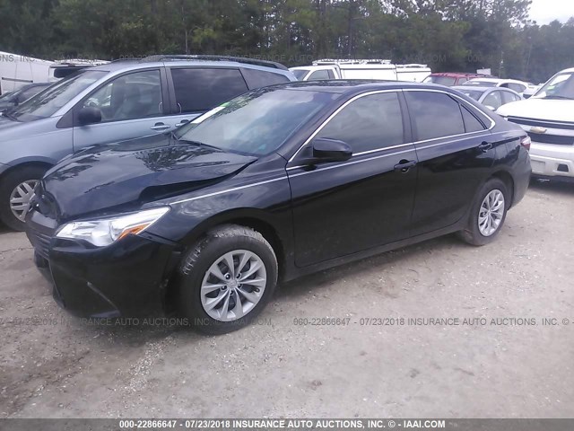 4T1BF1FK1HU413728 - 2017 TOYOTA CAMRY LE/XLE/SE/XSE 黑色 照片 2