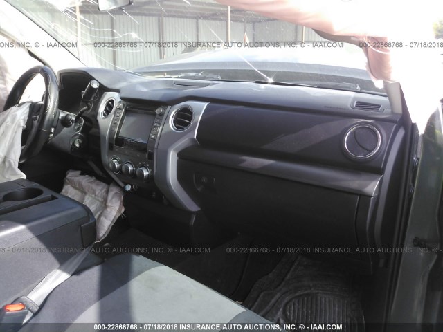 5TFRM5F12GX099852 - 2016 TOYOTA TUNDRA DOUBLE CAB SR/SR5 GRAY photo 5