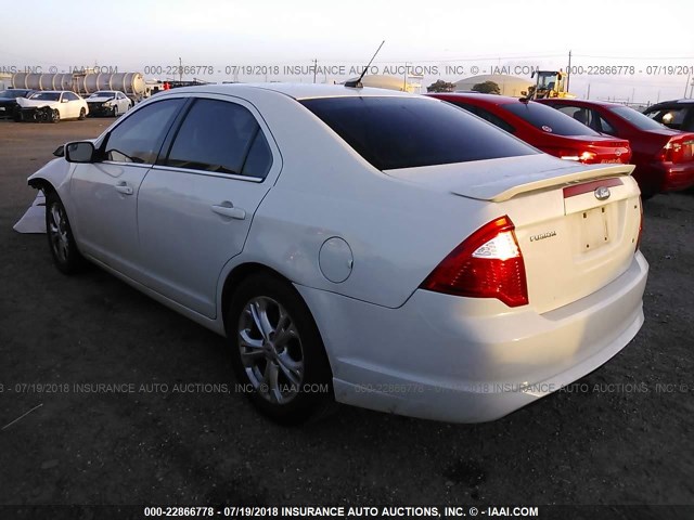 3FAHP0HA1CR211827 - 2012 FORD FUSION SE Blanc photo 3