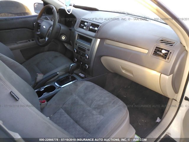 3FAHP0HA1CR211827 - 2012 FORD FUSION SE Blanc photo 5