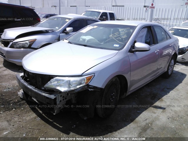 4T4BF1FK7ER344254 - 2014 TOYOTA CAMRY L/SE/LE/XLE SILVER photo 2
