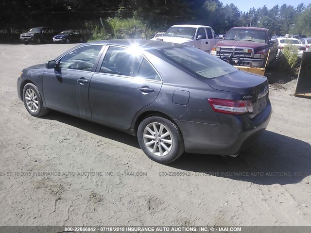 4T1BK3EK5BU124982 - 2011 TOYOTA CAMRY SE/LE/XLE ნაცრისფერი ფოტო 3