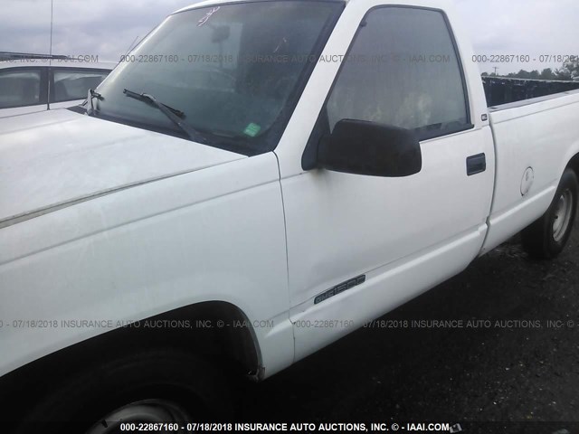 1GTEC14WXVZ541142 - 1997 GMC SIERRA C1500 WHITE photo 6