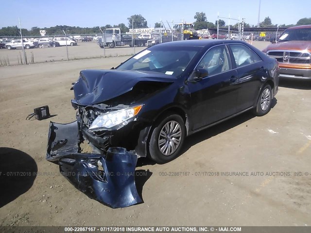 4T1BF1FK5CU588007 - 2012 TOYOTA CAMRY SE/LE/XLE შავი ფოტო 2