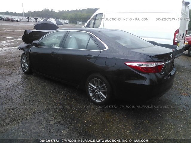 4T1BF1FK0HU282582 - 2017 TOYOTA CAMRY LE/XLE/SE/XSE 黑色 照片 3