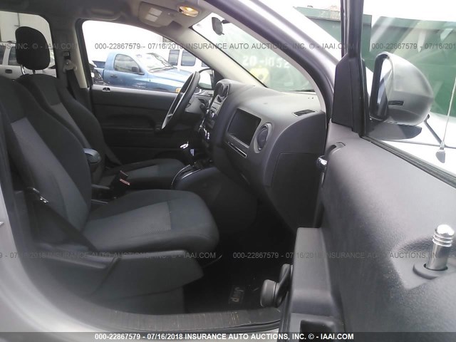 1J4NT1FBXAD625179 - 2010 JEEP COMPASS SPORT SILVER photo 5