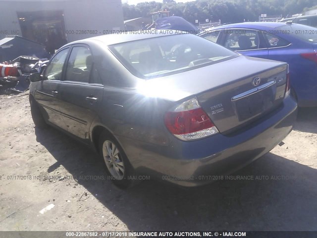 4T1BF30K25U620399 - 2005 TOYOTA CAMRY LE/XLE/SE 灰色 照片 3