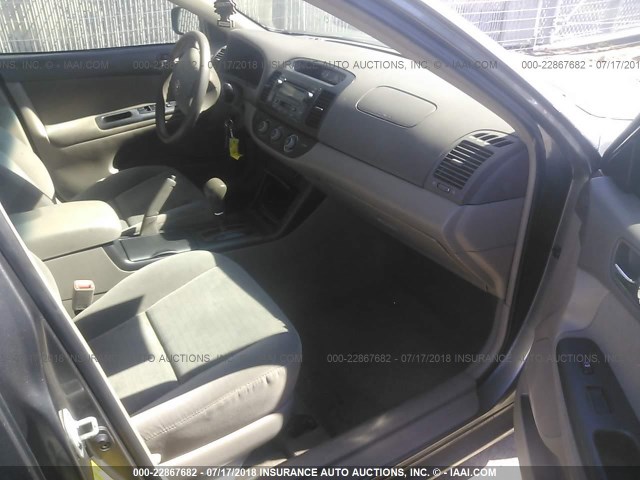 4T1BF30K25U620399 - 2005 TOYOTA CAMRY LE/XLE/SE 灰色 照片 5