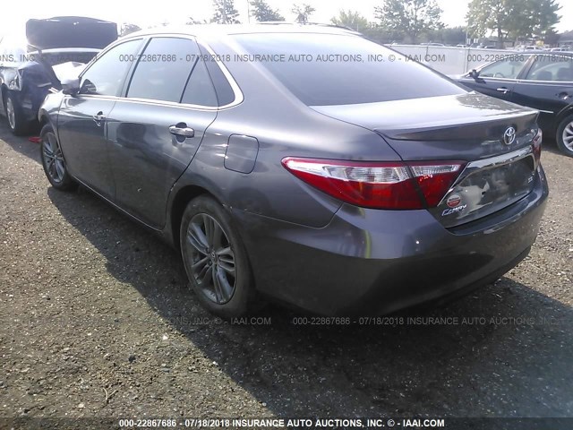 4T1BF1FK6FU012348 - 2015 TOYOTA CAMRY LE/XLE/SE/XSE 灰色 照片 3