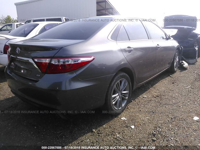 4T1BF1FK6FU012348 - 2015 TOYOTA CAMRY LE/XLE/SE/XSE 灰色 照片 4