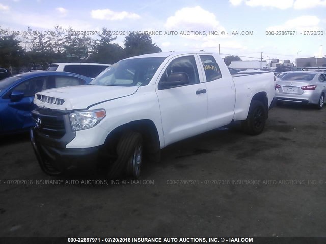 5TFUM5F19HX069808 - 2017 TOYOTA TUNDRA DOUBLE CAB SR/SR5 WHITE photo 2