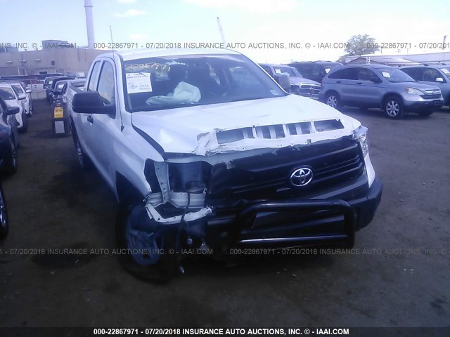 5TFUM5F19HX069808 - 2017 TOYOTA TUNDRA DOUBLE CAB SR/SR5 WHITE photo 6