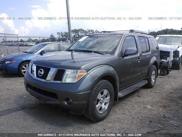 5N1AR18U15C711098 - 2005 NISSAN PATHFINDER LE/SE/XE GRAY photo 2