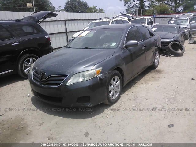 4T1BF3EK0AU065049 - 2010 TOYOTA CAMRY SE/LE/XLE GRAY photo 2