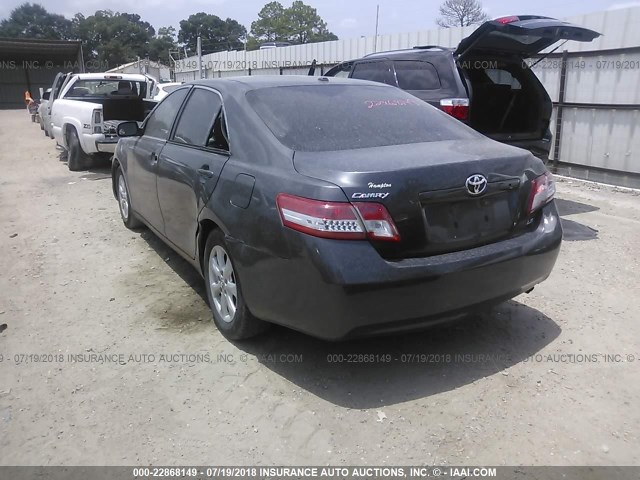 4T1BF3EK0AU065049 - 2010 TOYOTA CAMRY SE/LE/XLE GRAY photo 3