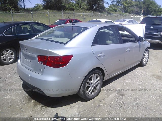 KNAFU4A26C5583121 - 2012 KIA FORTE EX SILVER photo 4