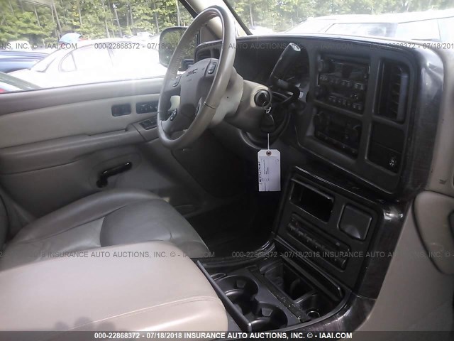 1GKEK63U94J140179 - 2004 GMC YUKON DENALI WHITE photo 5