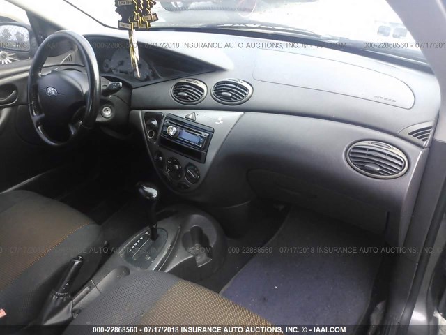 1FAFP38372W321738 - 2002 FORD FOCUS ZTS GRAY photo 5