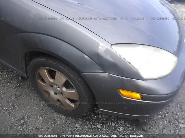 1FAFP38372W321738 - 2002 FORD FOCUS ZTS GRAY photo 6