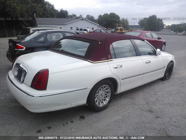 1LNFM82W0WY622022 - 1998 LINCOLN TOWN CAR SIGNATURE WHITE photo 4