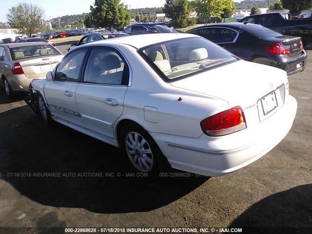 KMHWF35H42A589166 - 2002 HYUNDAI SONATA WHITE photo 3