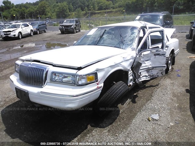 1LNLM81W8SY761863 - 1995 LINCOLN TOWN CAR EXECUTIVE Белый фото 2