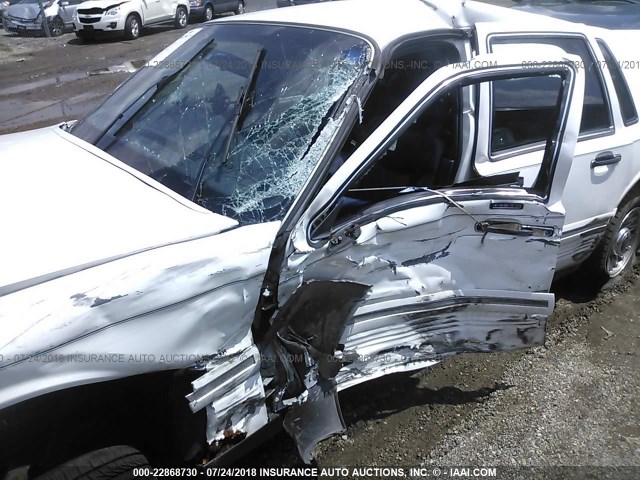1LNLM81W8SY761863 - 1995 LINCOLN TOWN CAR EXECUTIVE Белый фото 6