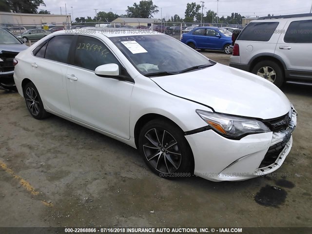4T1BF1FK5HU632272 - 2017 TOYOTA CAMRY LE/XLE/SE/XSE WHITE photo 1