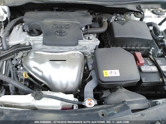 4T1BF1FK5HU632272 - 2017 TOYOTA CAMRY LE/XLE/SE/XSE WHITE photo 10