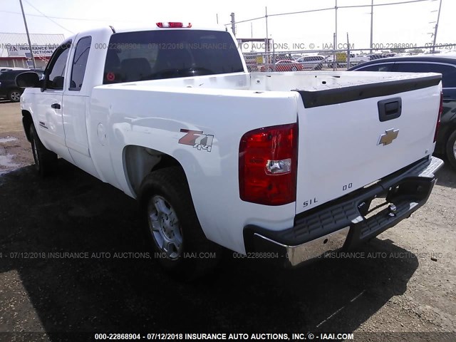 2GCEC19J081215571 - 2008 CHEVROLET SILVERADO C1500 WHITE photo 3