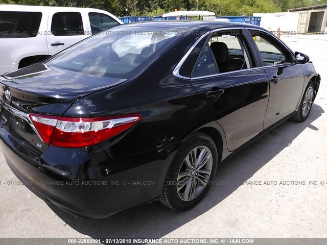 4T1BF1FK7HU804172 - 2017 TOYOTA CAMRY LE/XLE/SE/XSE BLACK photo 4