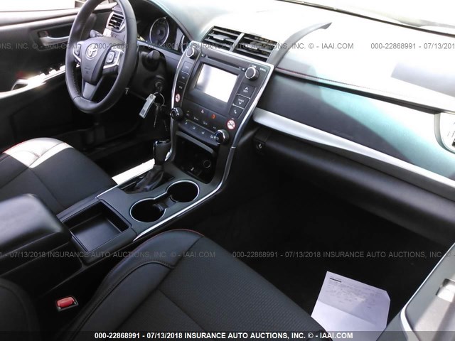 4T1BF1FK7HU804172 - 2017 TOYOTA CAMRY LE/XLE/SE/XSE BLACK photo 5