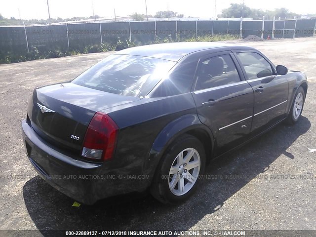2C3LA43R67H846221 - 2007 CHRYSLER 300 BLACK photo 4