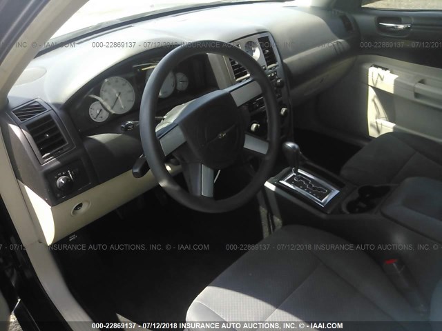 2C3LA43R67H846221 - 2007 CHRYSLER 300 BLACK photo 5