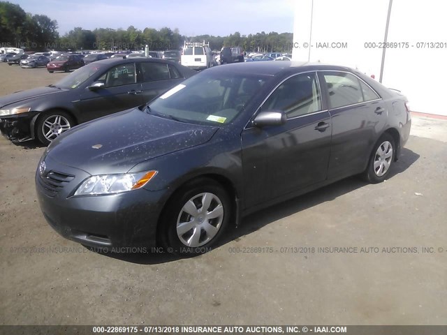 4T1BE46K27U012689 - 2007 TOYOTA CAMRY NEW GENERAT CE/LE/XLE/SE GRAY photo 2