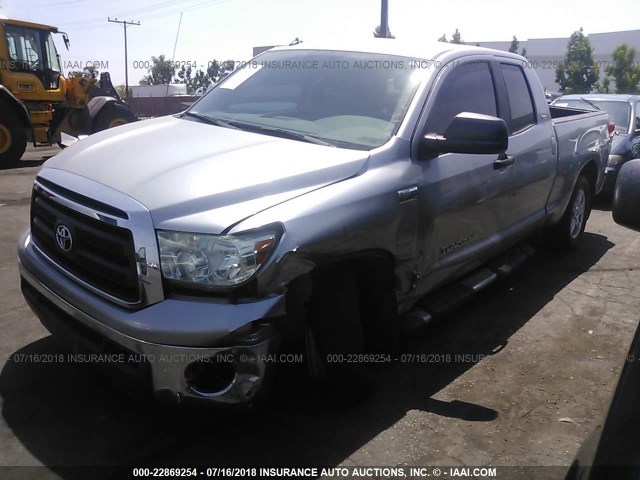 5TFRY5F17AX085991 - 2010 TOYOTA TUNDRA DOUBLE CAB SR5 SILVER photo 2