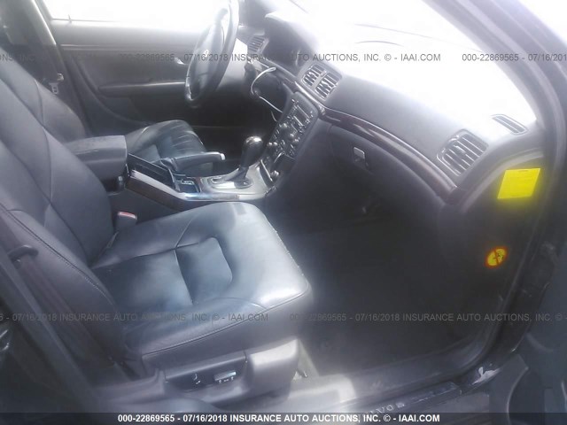 YV1TS92D141337038 - 2004 VOLVO S80 BLACK photo 5