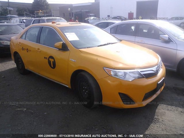 4T1BD1FK8EU137727 - 2014 TOYOTA CAMRY HYBRID/LE/XLE 黄色 照片 1