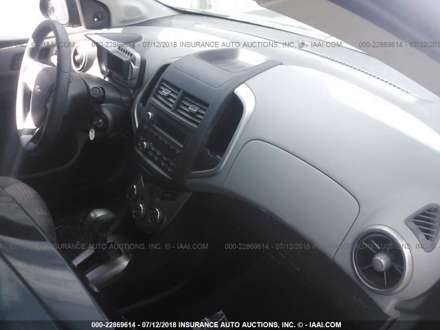 1G1JA5SH9F4136736 - 2015 CHEVROLET SONIC LS 黑色 照片 5