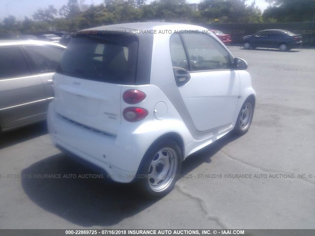 WMEEJ9AA8FK832361 - 2015 SMART FORTWO ELECTRIC WHITE photo 4