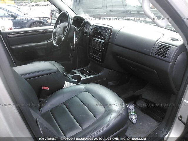 1FMZU75WX5UA53849 - 2005 FORD EXPLORER LIMITED 银色 照片 5