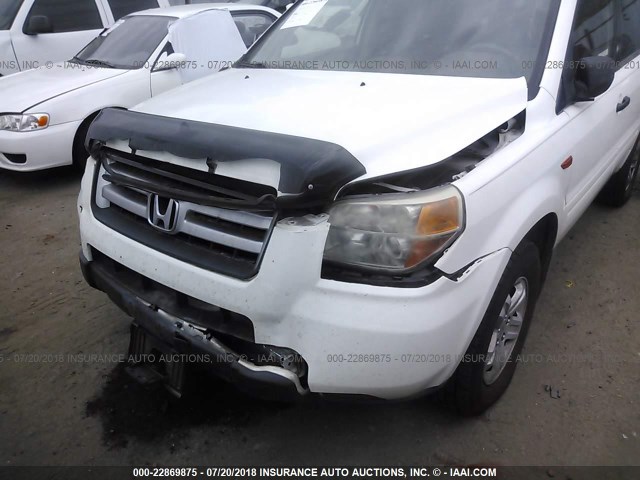 5FNYF18156B001336 - 2006 HONDA PILOT LX WHITE photo 6