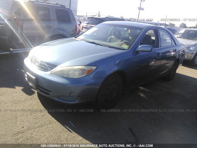 JTDBE32K730193052 - 2003 TOYOTA CAMRY LE/XLE BLUE photo 2