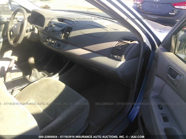 JTDBE32K730193052 - 2003 TOYOTA CAMRY LE/XLE BLUE photo 5