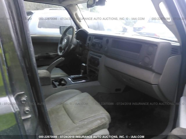1J8HG48K36C209227 - 2006 JEEP COMMANDER ნაცრისფერი ფოტო 5
