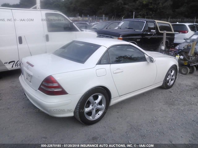 WDBKK65F92F244473 - 2002 MERCEDES-BENZ SLK 320 WHITE photo 4