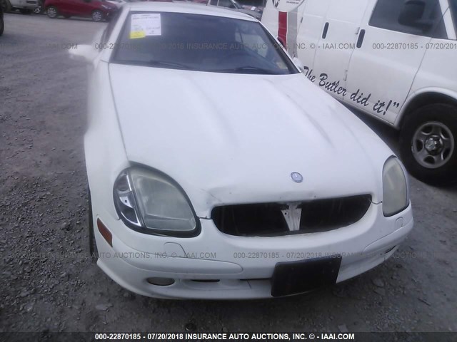 WDBKK65F92F244473 - 2002 MERCEDES-BENZ SLK 320 WHITE photo 6