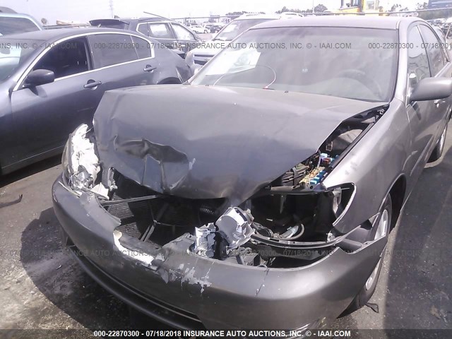 4T1BF32K65U594905 - 2005 TOYOTA CAMRY LE/XLE/SE ნაცრისფერი ფოტო 6