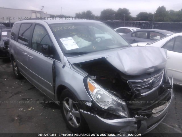 2V4RW3DGXBR691728 - 2011 VOLKSWAGEN ROUTAN SE SILVER photo 1