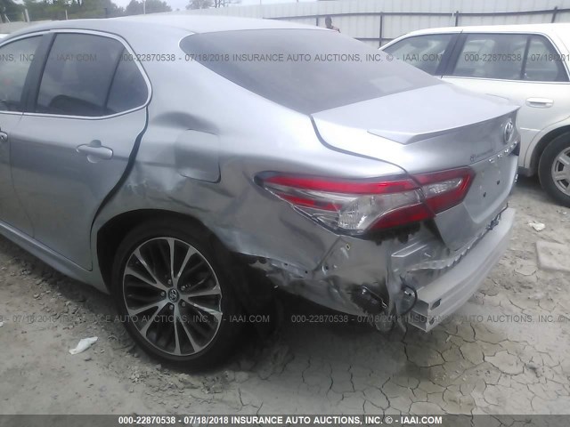 4T1B11HKXJU040786 - 2018 TOYOTA CAMRY L/LE/XLE/SE/XSE SILVER photo 6